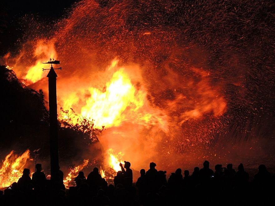 Time Lapse Videos Show Wildfire Progress of Decker and Saddleridge Fires