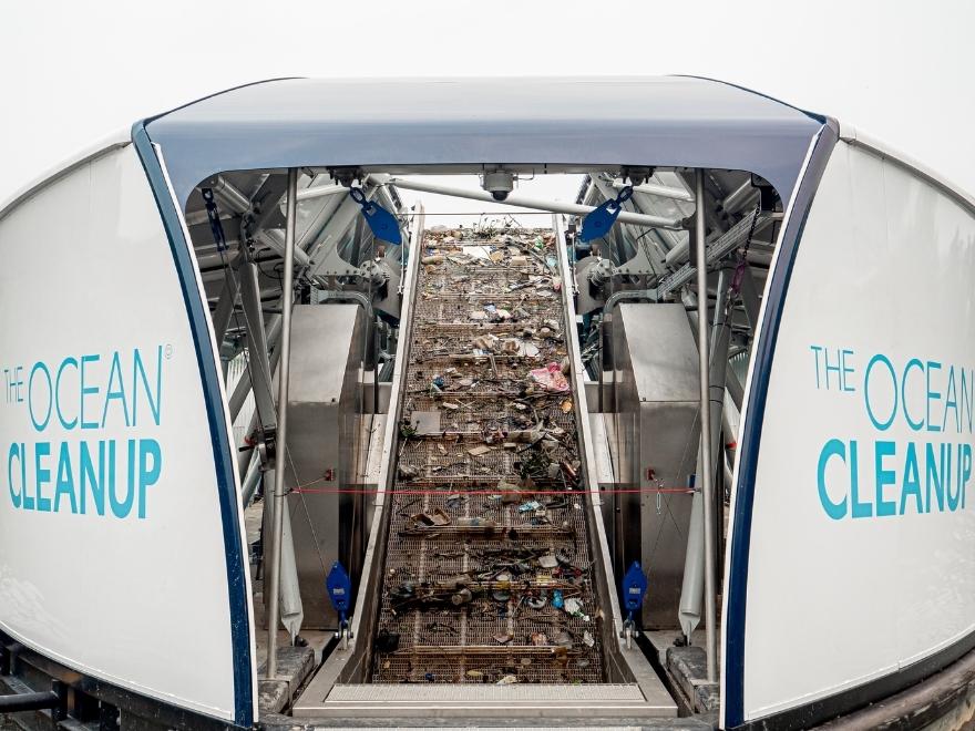 A Little Time Lapse of the World’s Largest Cleanup: The Ocean Cleanup