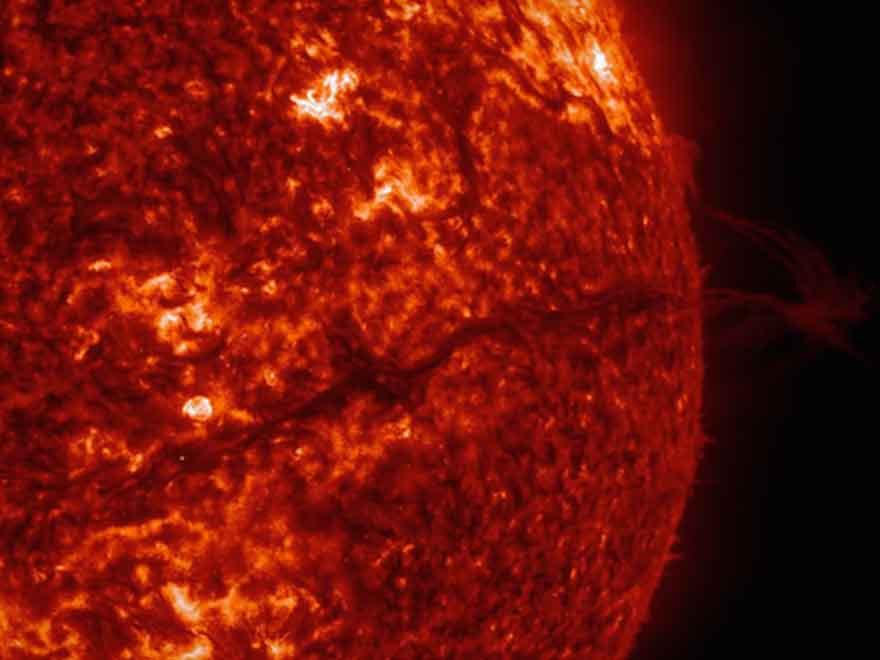 Breathtaking 4K Time Lapse Captures 4 years of the Sun